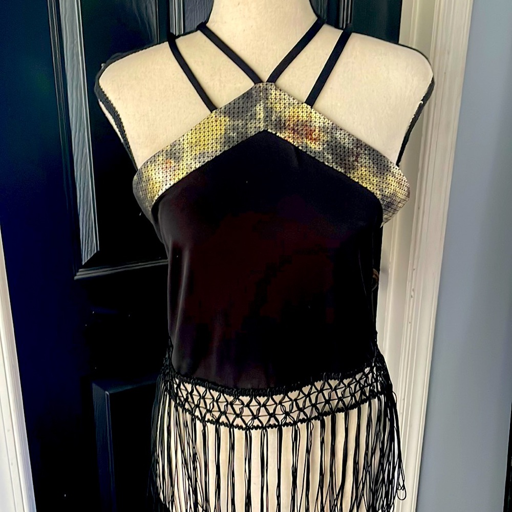 Funky top nice details . 🖤